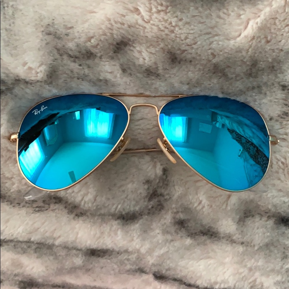 Brand new, never worn Ray Ban aviators